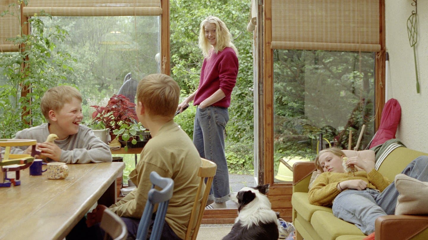 Review of the film “The Love That Remains.” Deaddinos - image 1