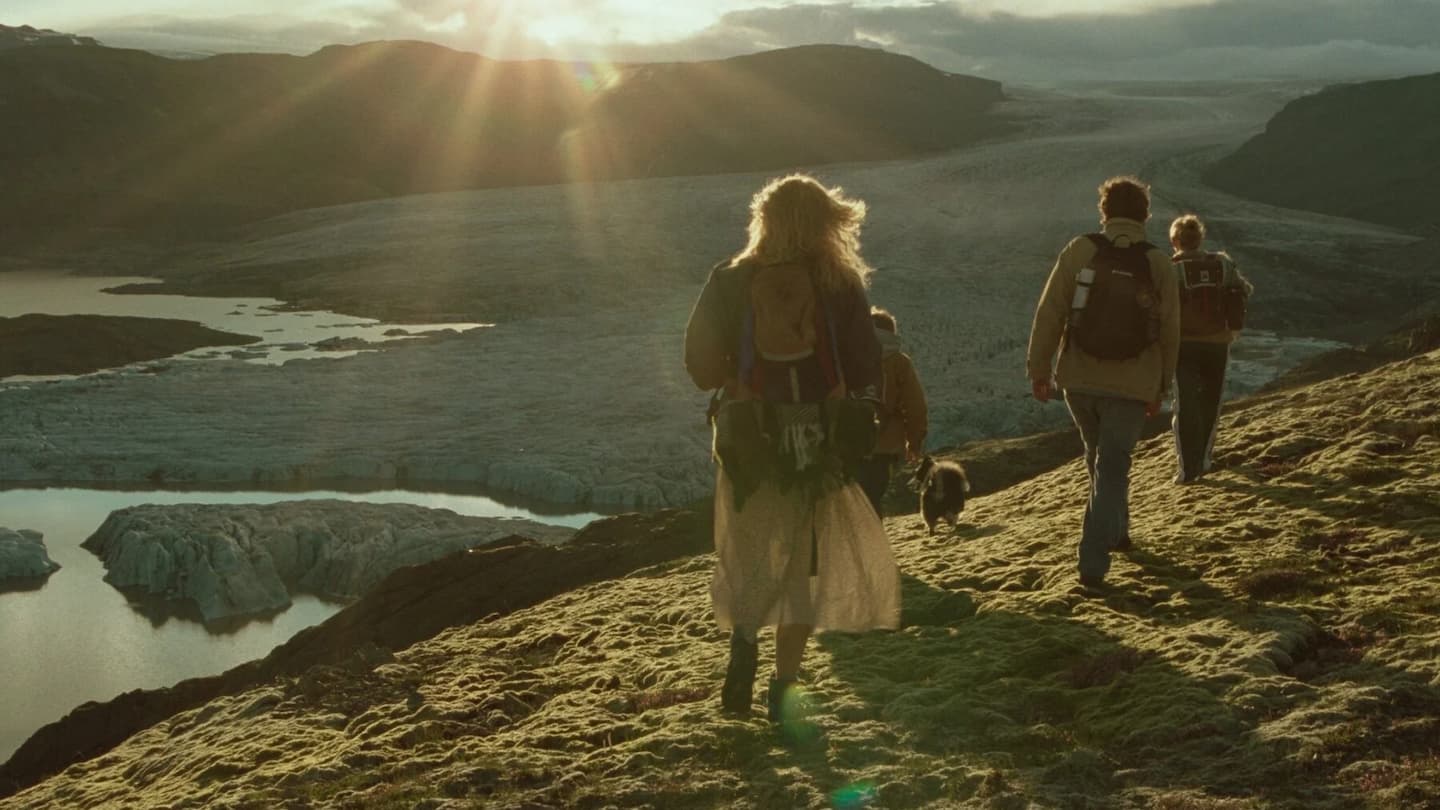 Review of the film “The Love That Remains.” Deaddinos - image 2